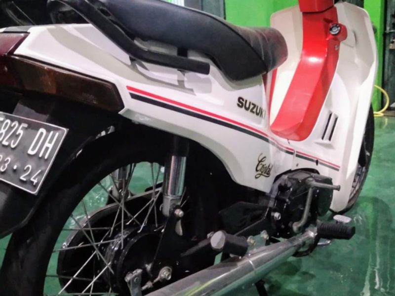 Suzuki crystal putih