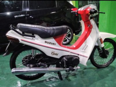 Suzuki crystal putih