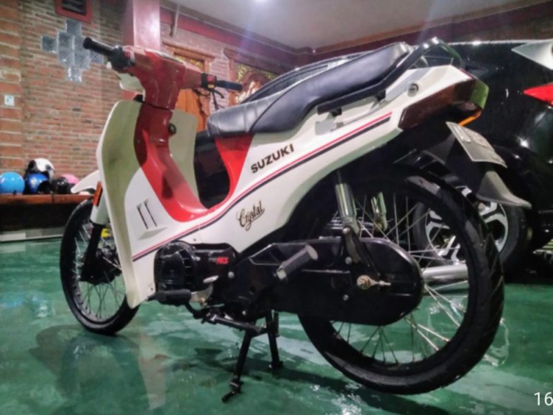 Suzuki crystal putih