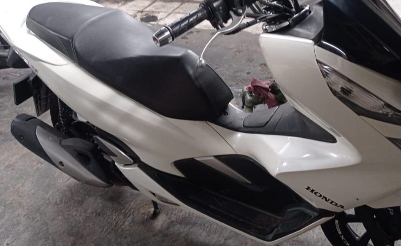 Honda PCX. Putih
