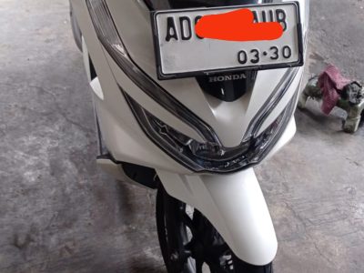 Honda PCX. Putih